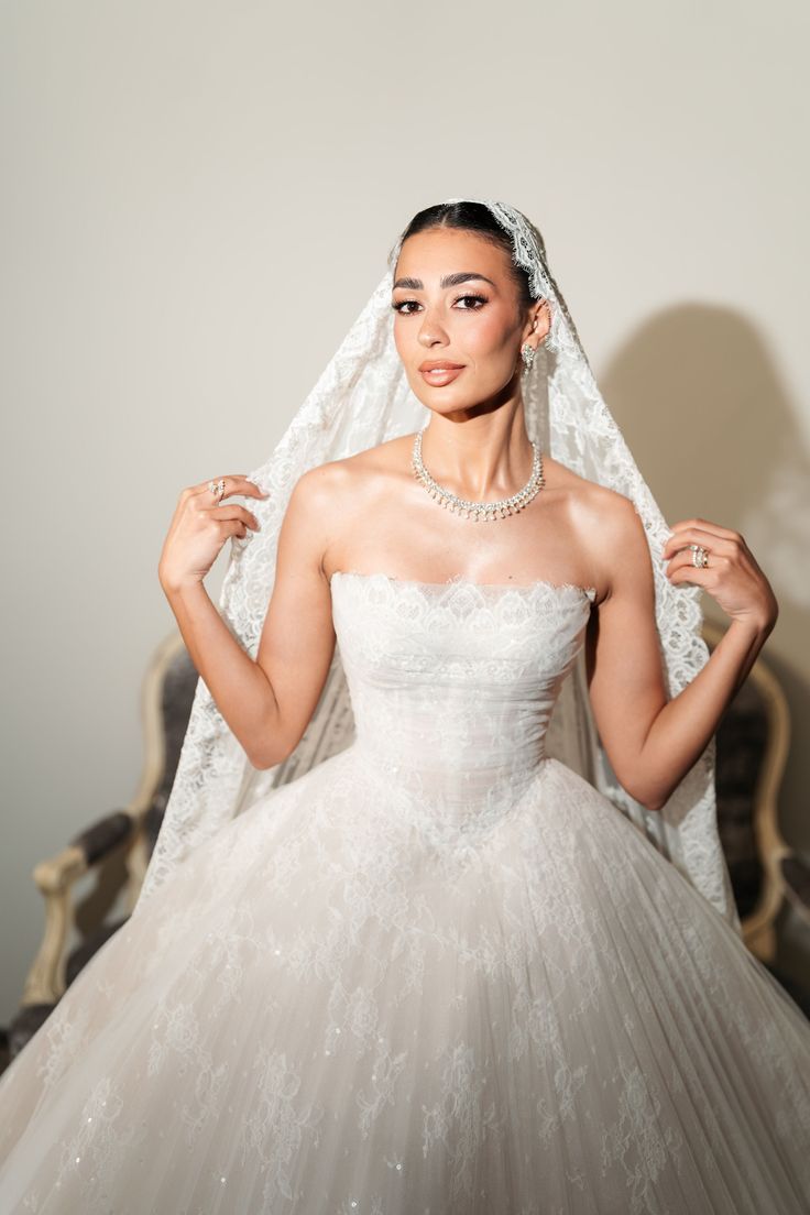 Ivory Strapless Tulle Lace Wedding Dress Elegant Bridal Wedding HZ0307