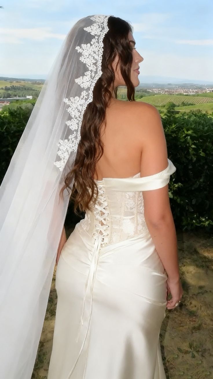 Vintage Off Shoulder Wedding Dress - Ivory Sheath Bridal Gown with HZ0307